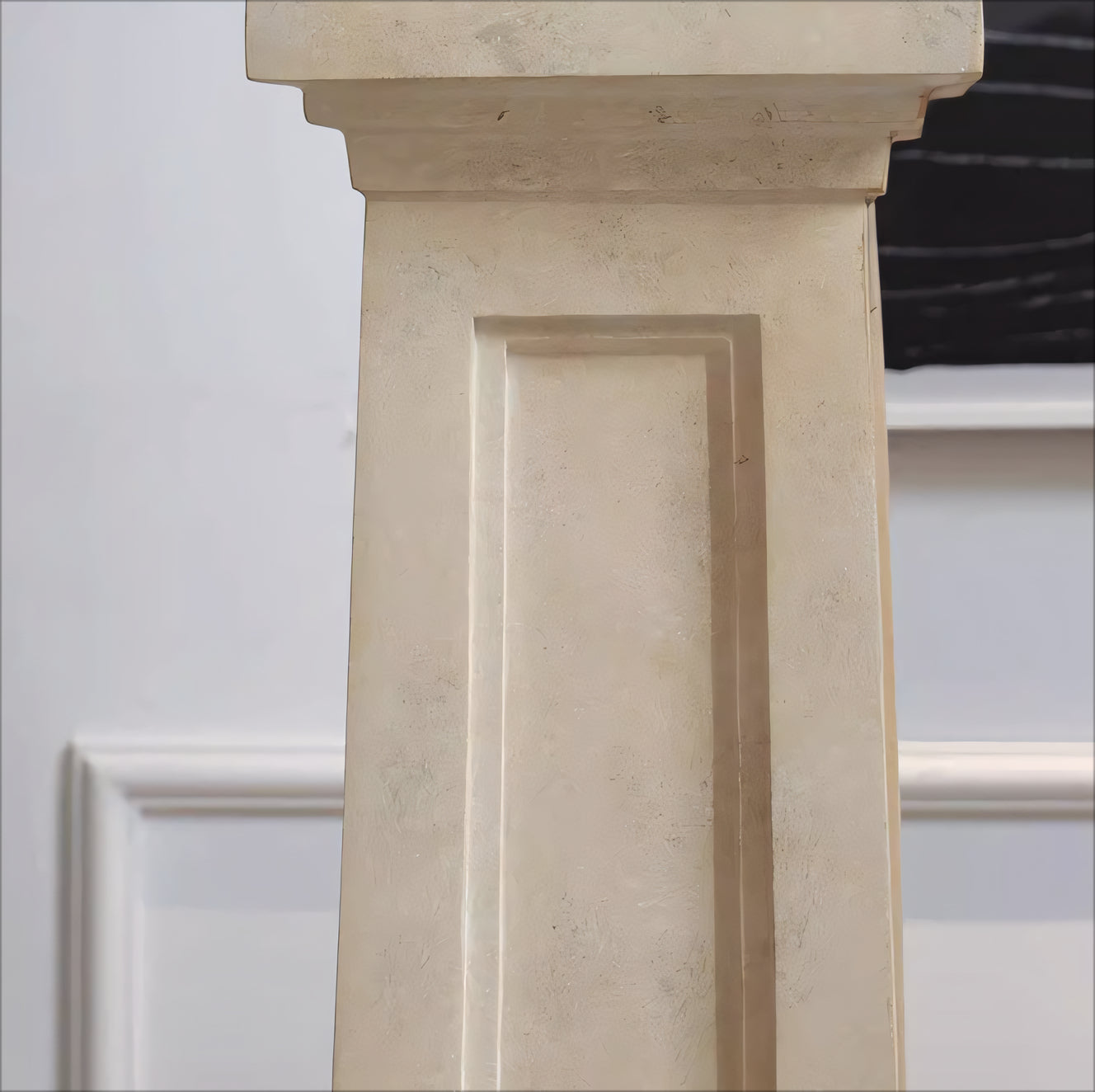 Filina Floor-standing roman column