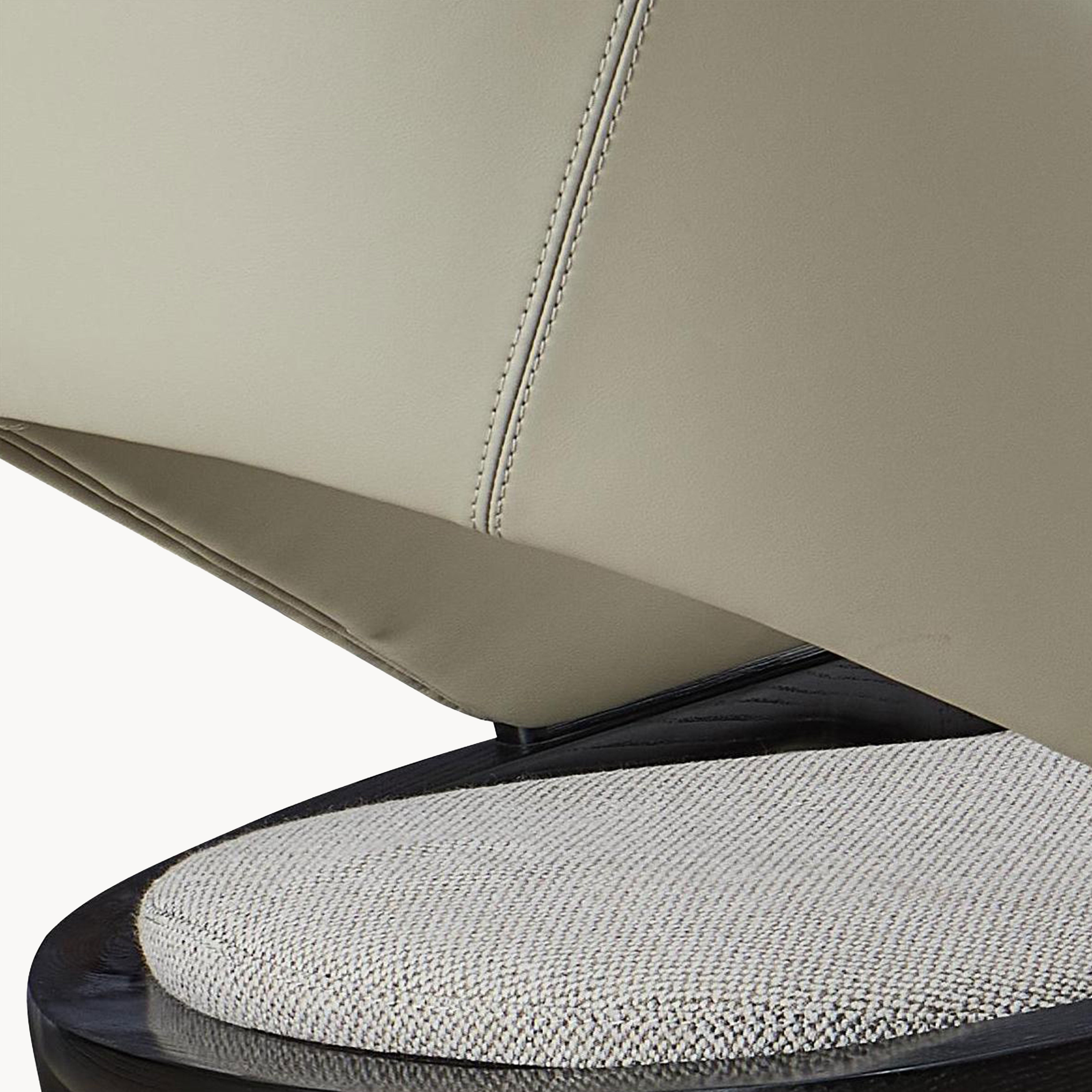 Russie 2pcs ash wood leather dining chairs