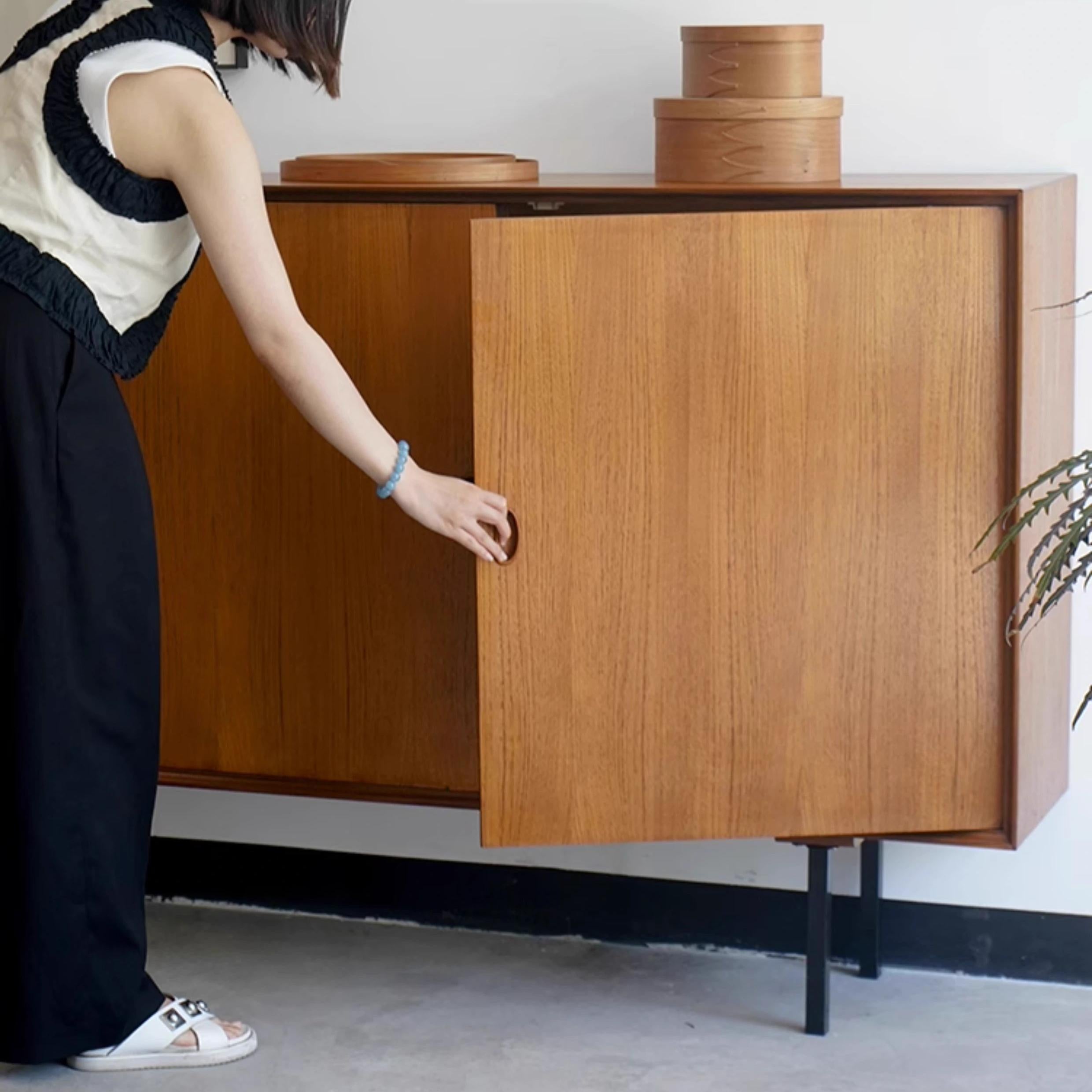 Yorsik Solid wood sideboard