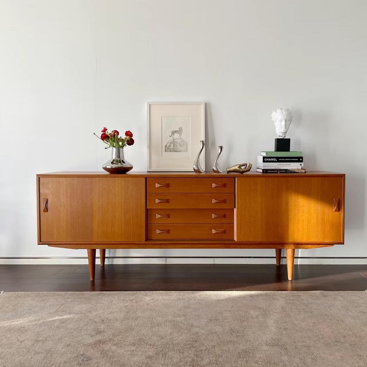 Brixon Solid wood sideboard