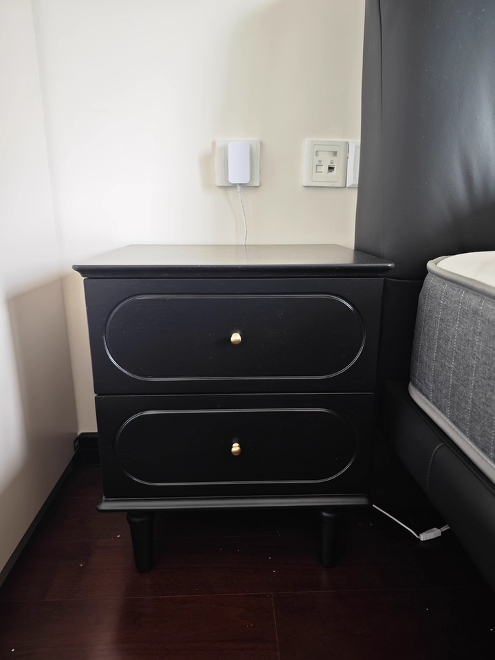 Rivra 2pcs solid wood nightstands