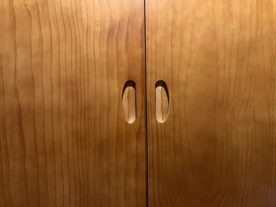 Yorsik Solid wood sideboard