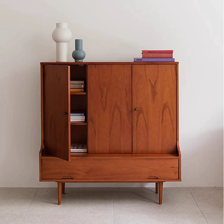 Quiriz Solid wood sideboard