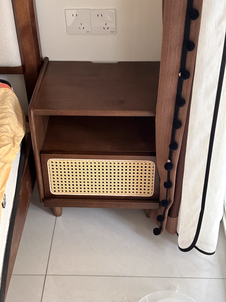 Levio 2pcs solid wood nightstands