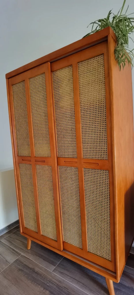 Hirevo Ash wood natural rattan wardrobe