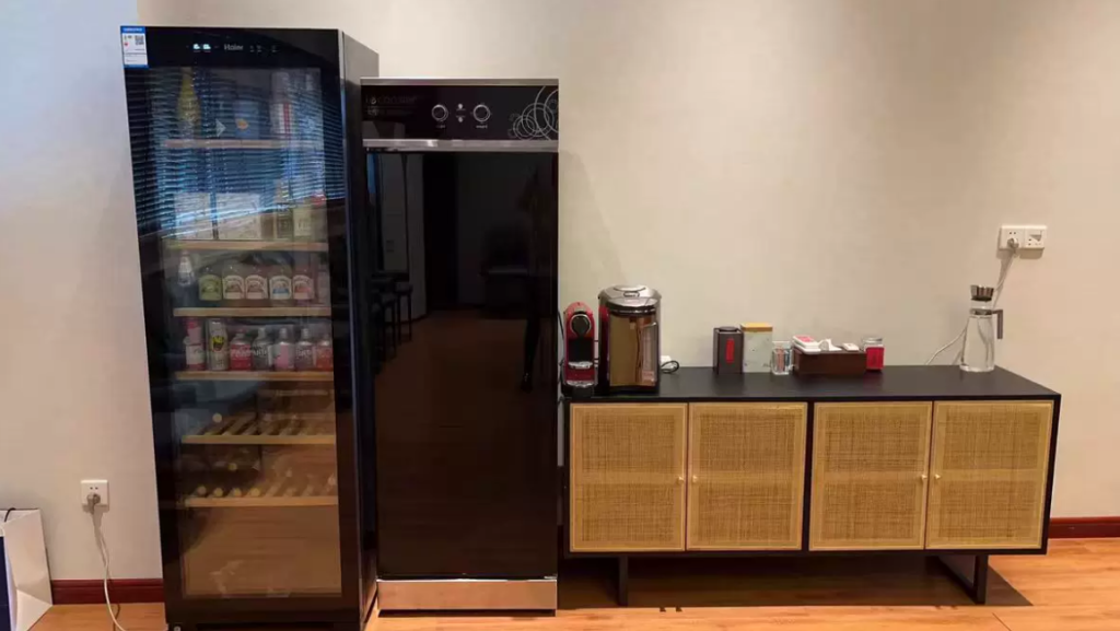 Daxion Solid wood natural rattan sideboard