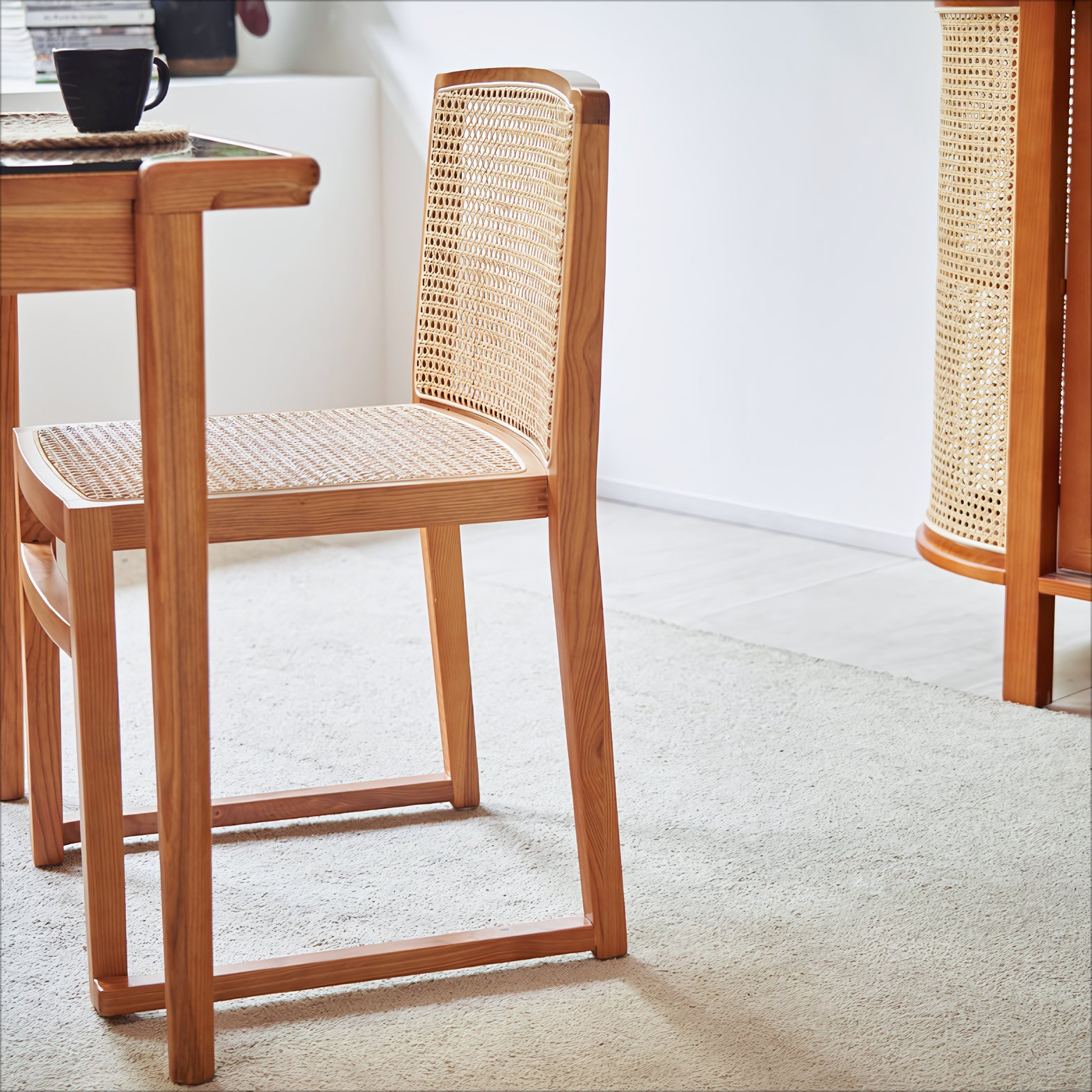 Kesanum Ash wood rectangular dining set