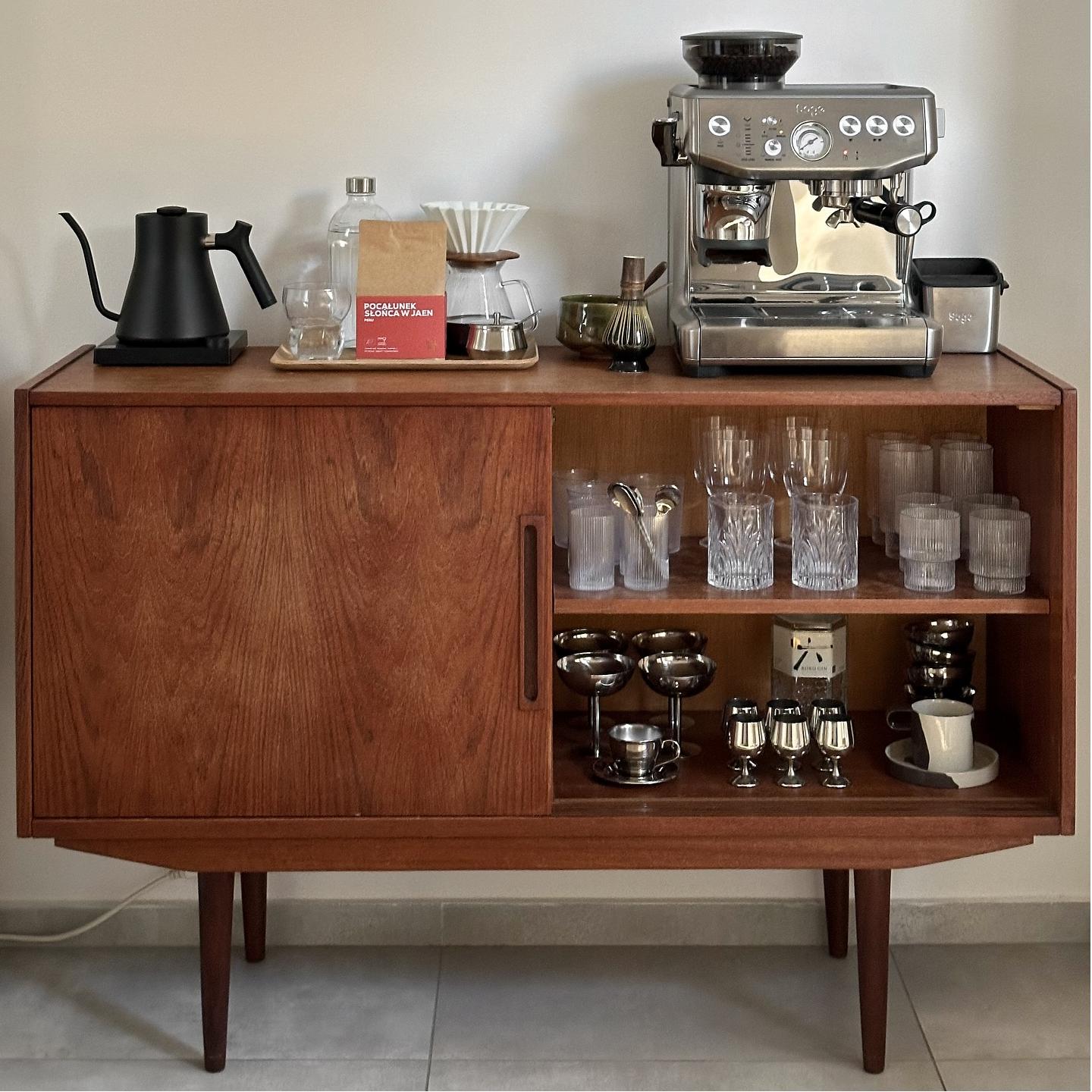 Tervox Solid wood sideboard