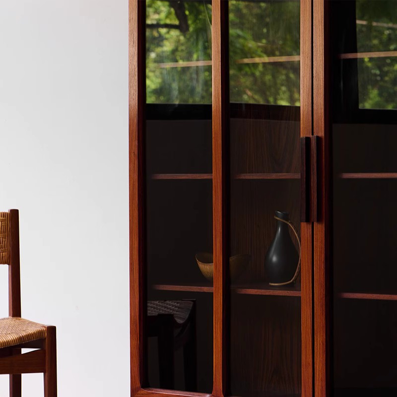 Glevin Solid wood sideboard