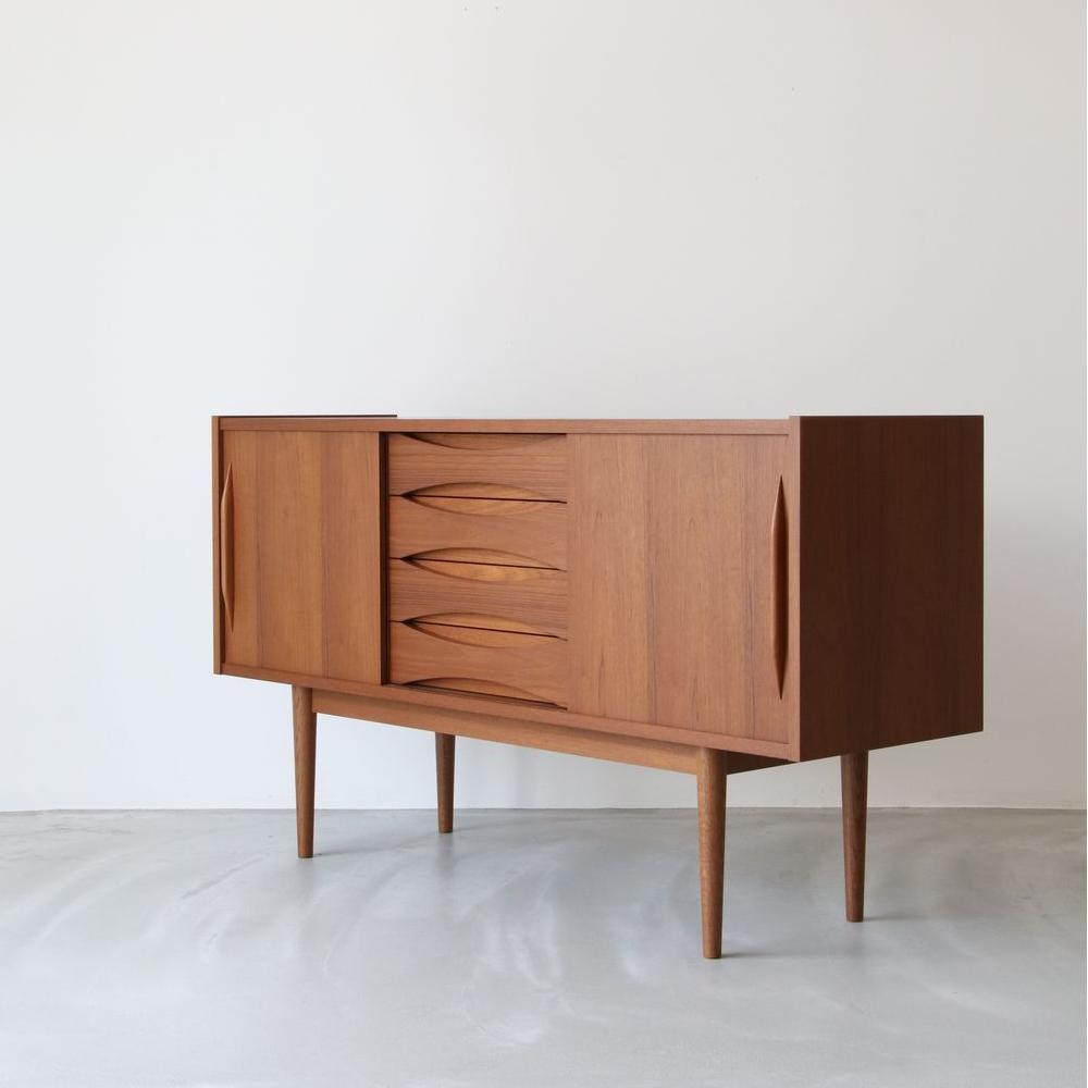 Phelor Solid wood sideboard