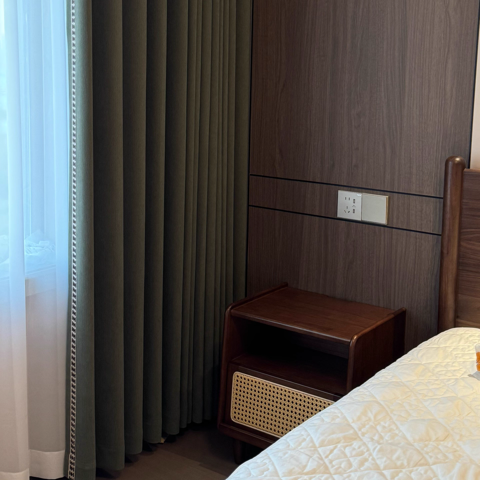 Levio 2pcs solid wood nightstands