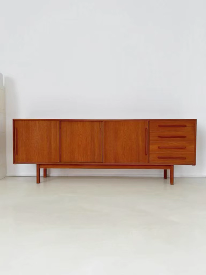 Ryzak Solid wood sideboard