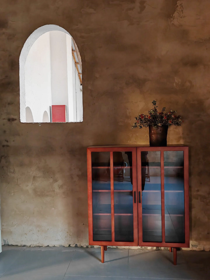 Glevin Solid wood sideboard