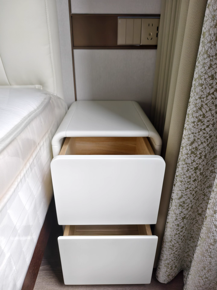 Vazbis 2pcs solid wood nightstands