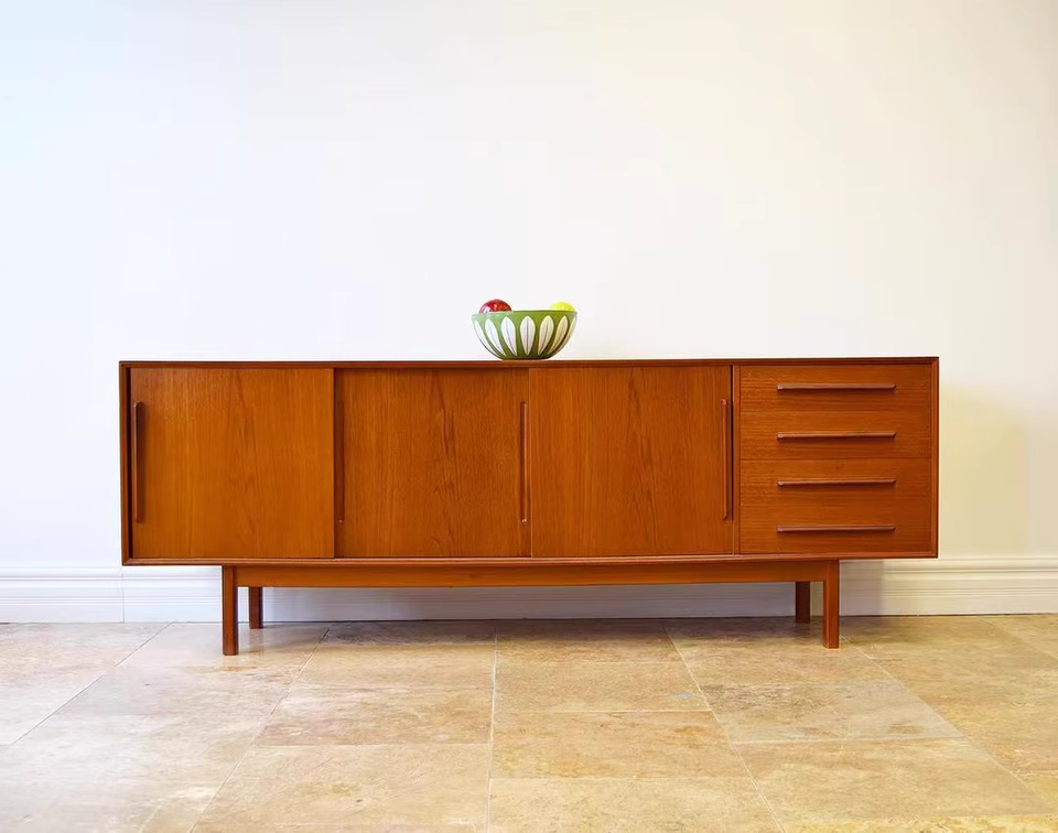 Ryzak Solid wood sideboard