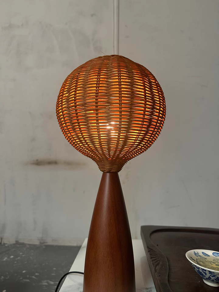 Kinoie Natural rattan solid wood lamp