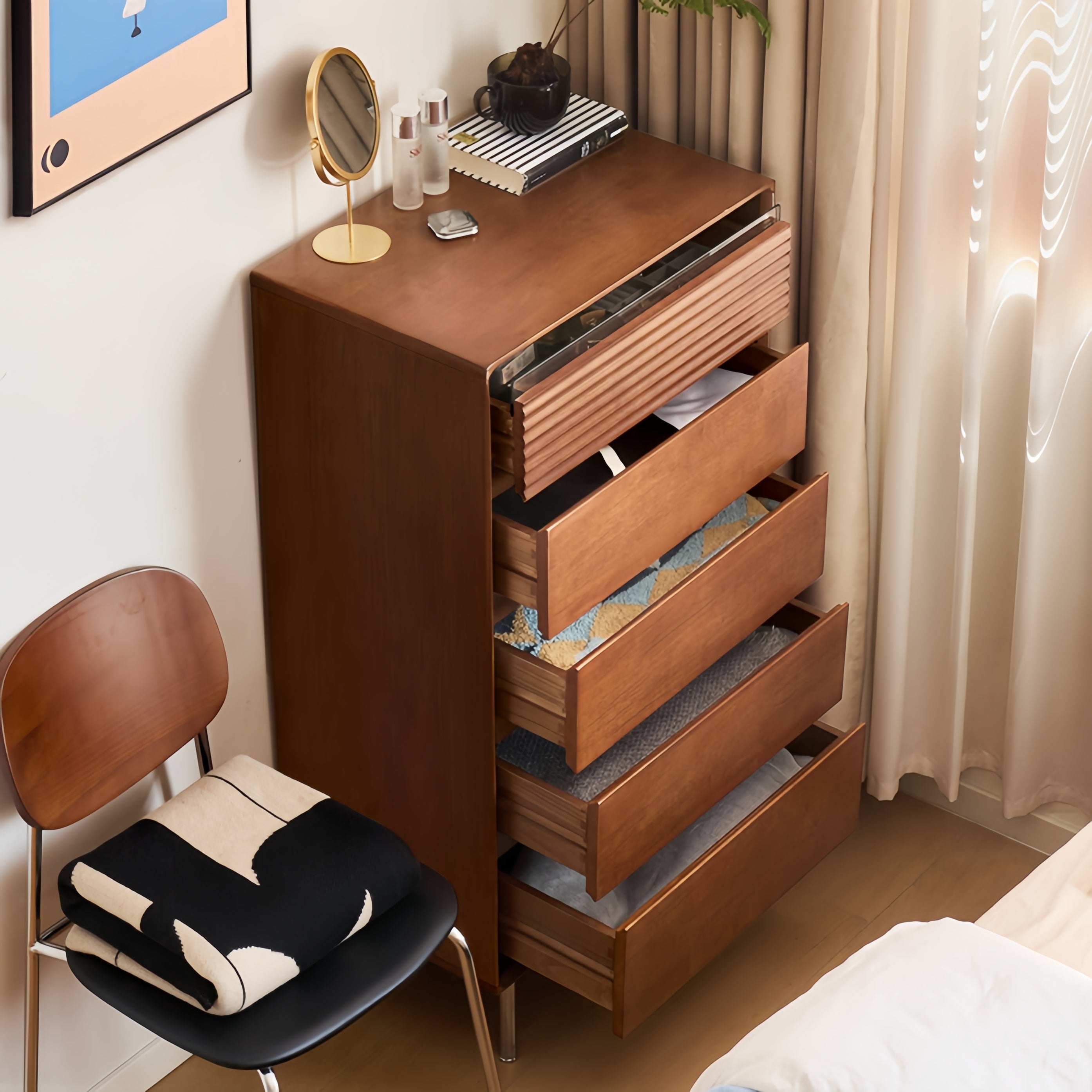 Essio Solid wood chest of drawers