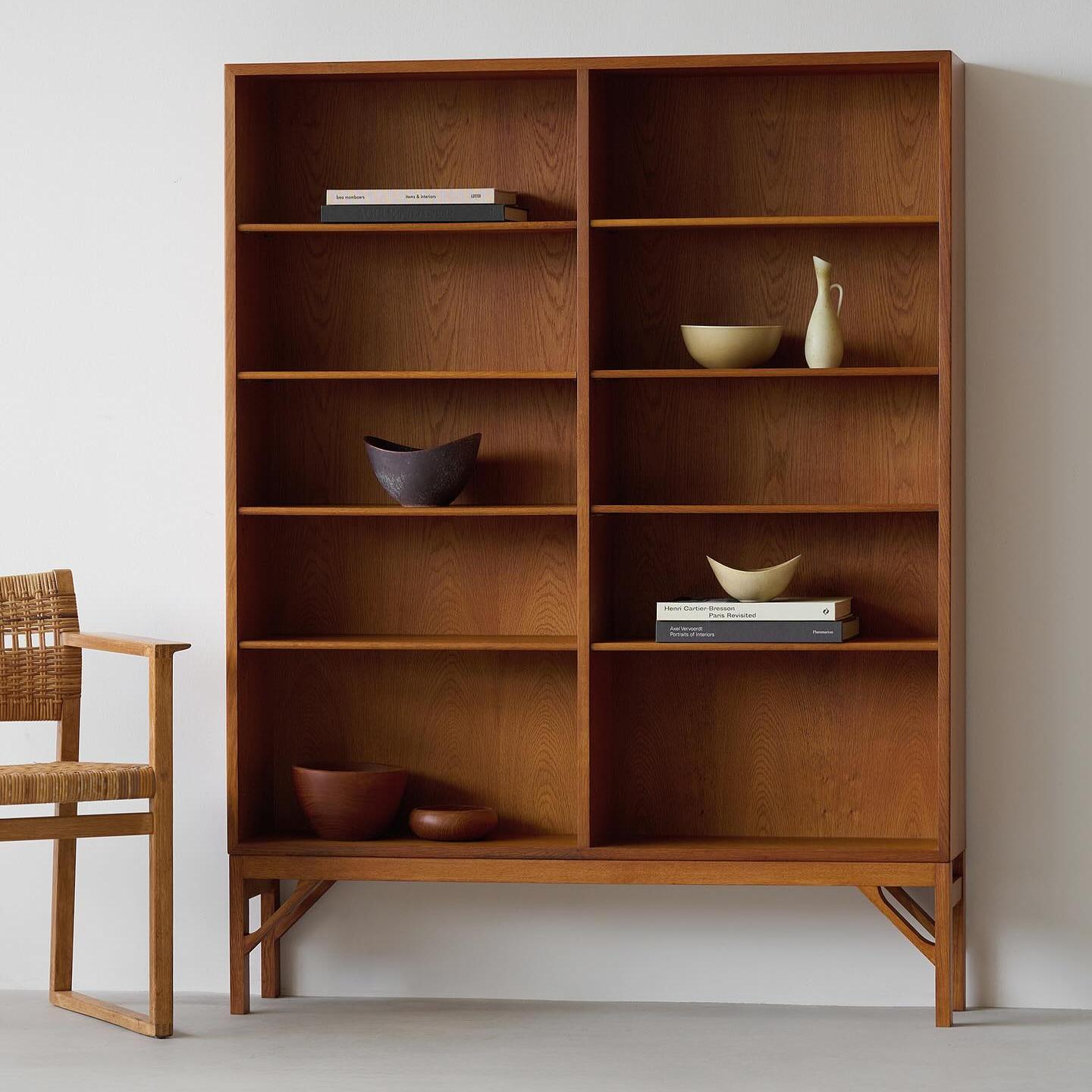 Umbrol_ Solid wood sideboard