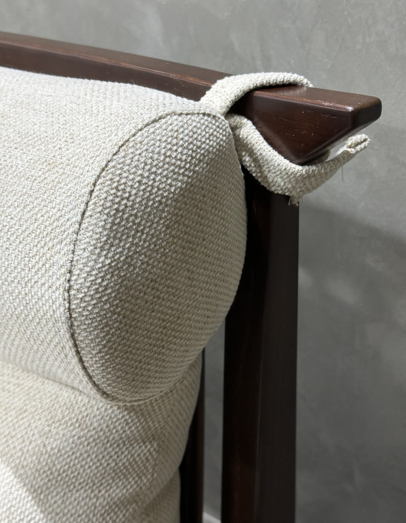 Bonu Ash wood highly resilient sponge accent chair