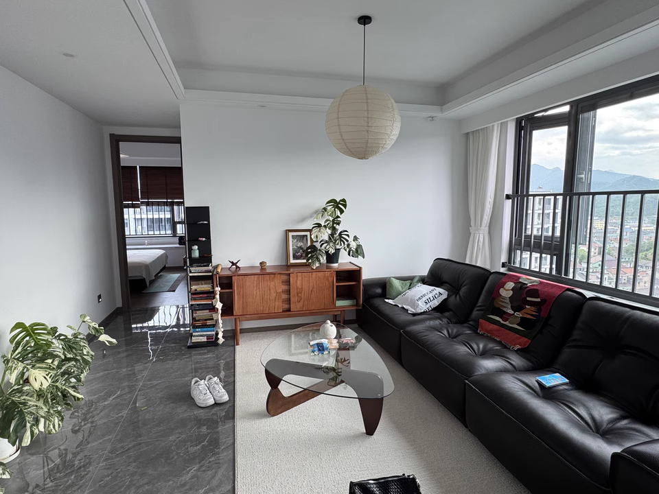 Phelor Solid wood sideboard