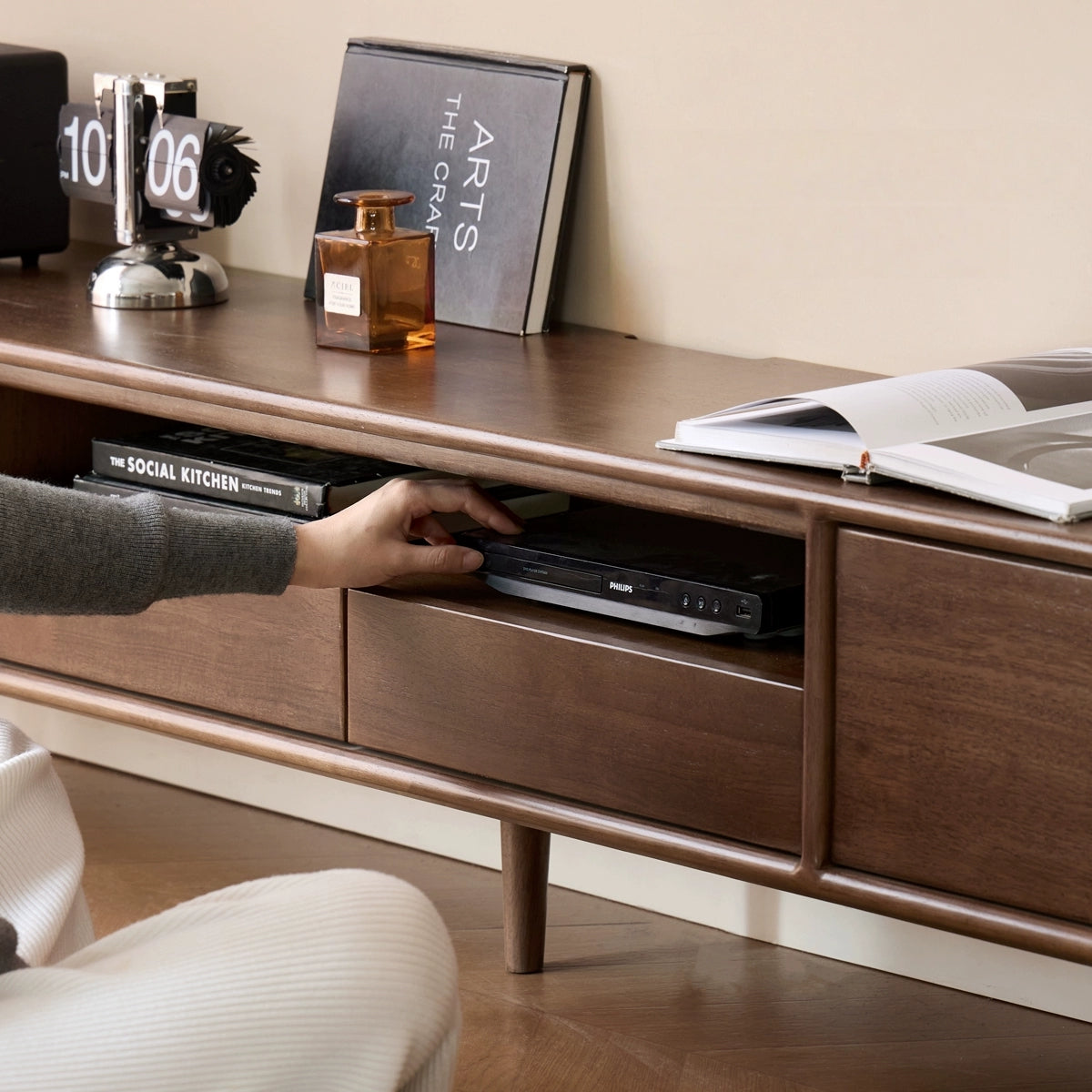 Velloni Solid wood TV cabinet