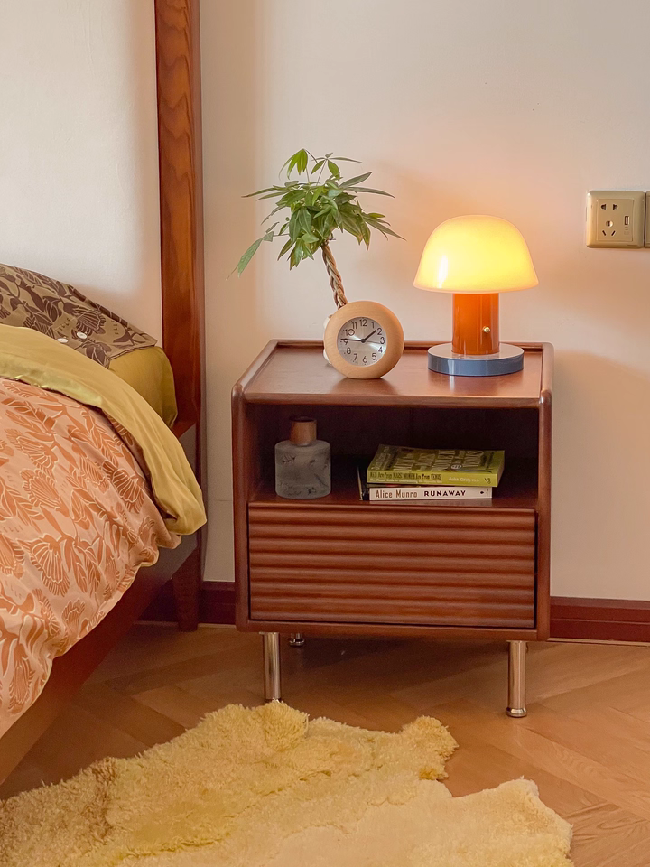 Mezzo 2pcs solid wood nightstands