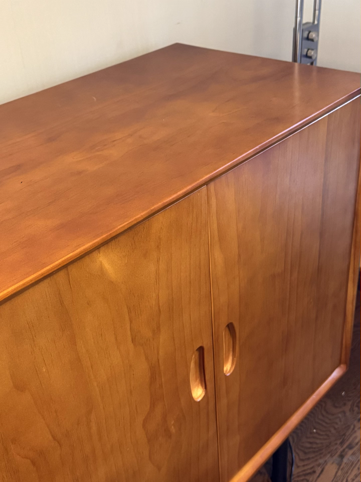 Yorsik Solid wood sideboard