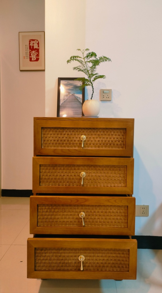 Sylanx Solid wood chest of drawers