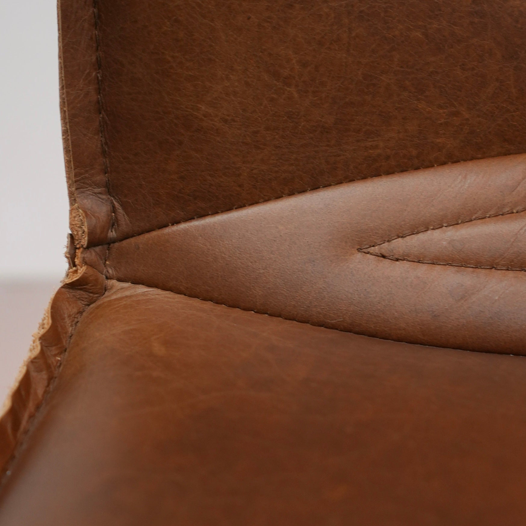 Berleto 2pcs full-grain leather with oil wax finish dining chairs