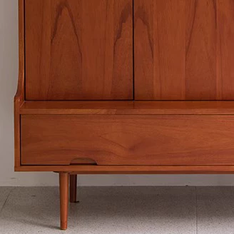 Quiriz Solid wood sideboard