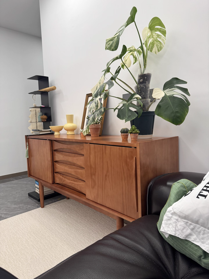 Phelor Solid wood sideboard