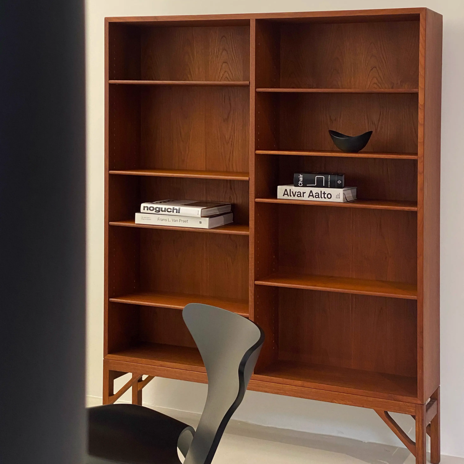 Umbrol_ Solid wood sideboard