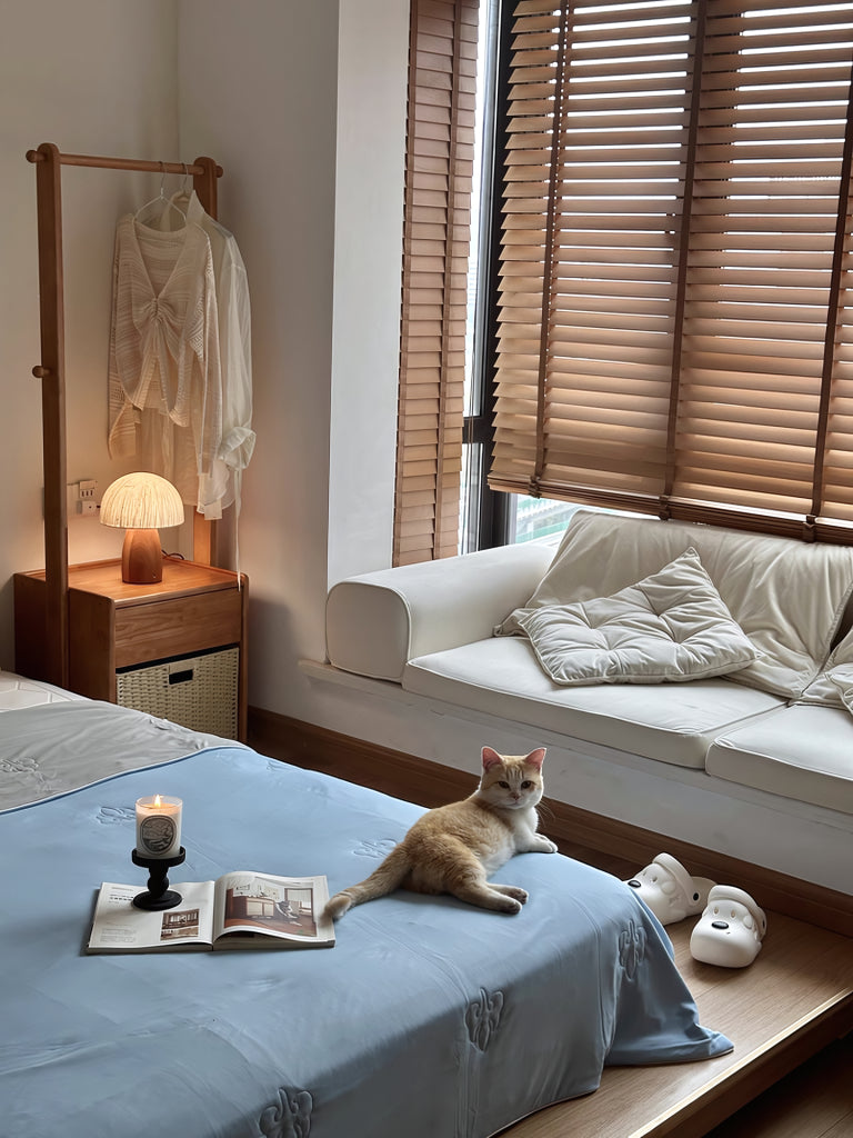 Erto Clothes rack with storage cabinet