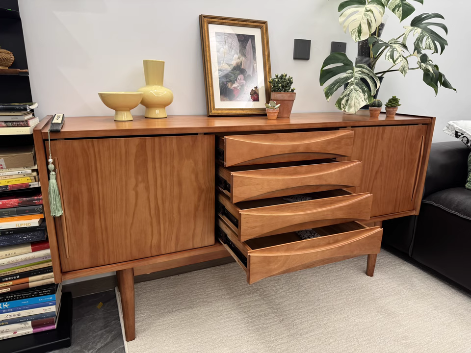 Phelor Solid wood sideboard