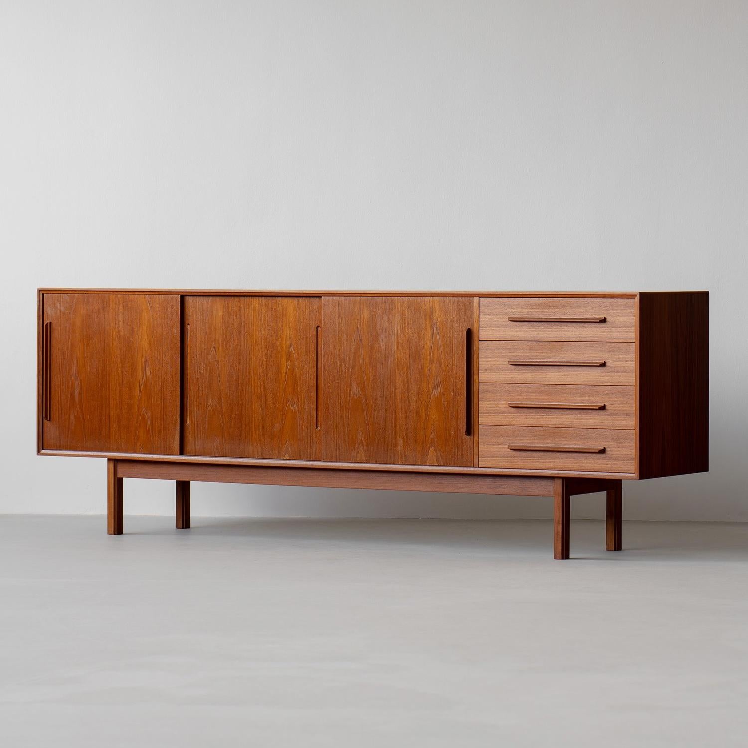 Ryzak Solid wood sideboard