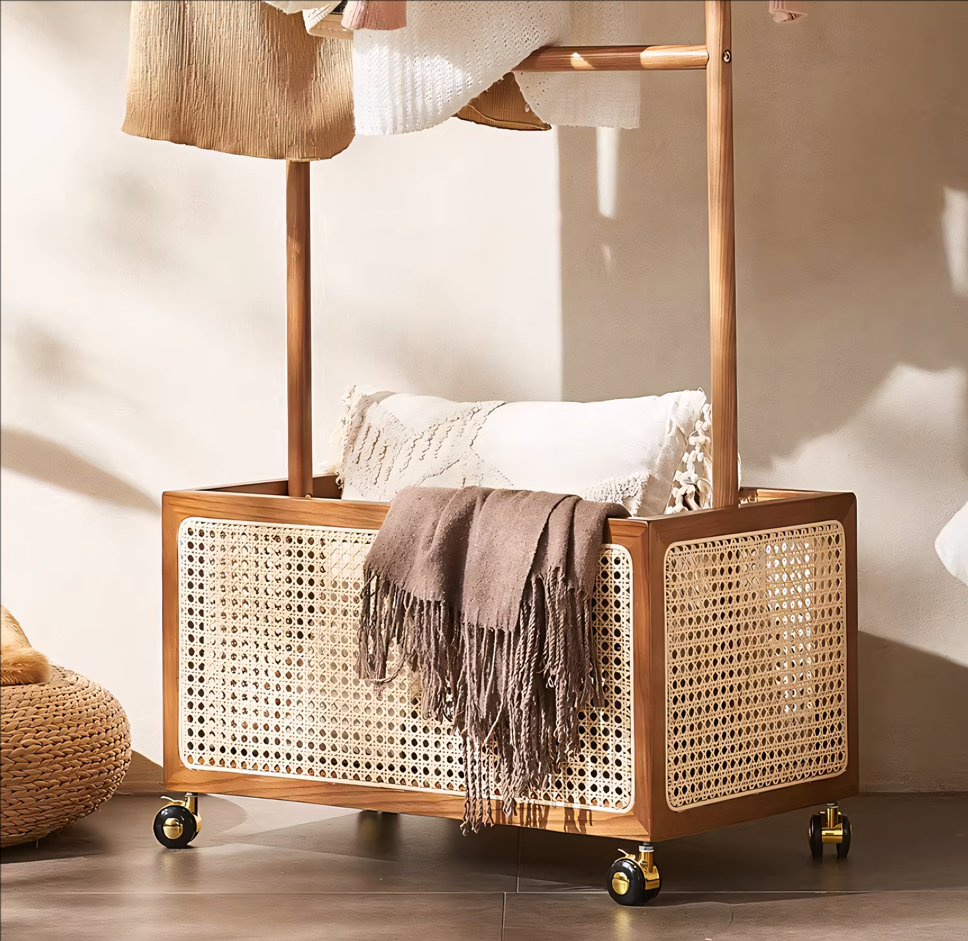 Draris Solid wood coat rack with a basket