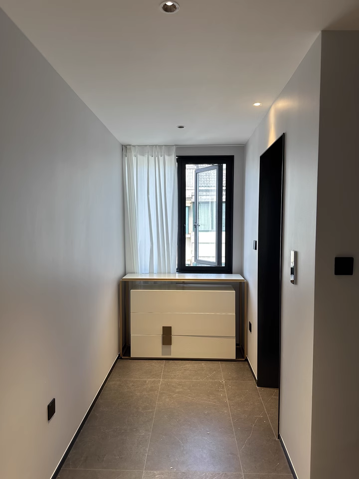 Vafinn Modern wooden sideboard