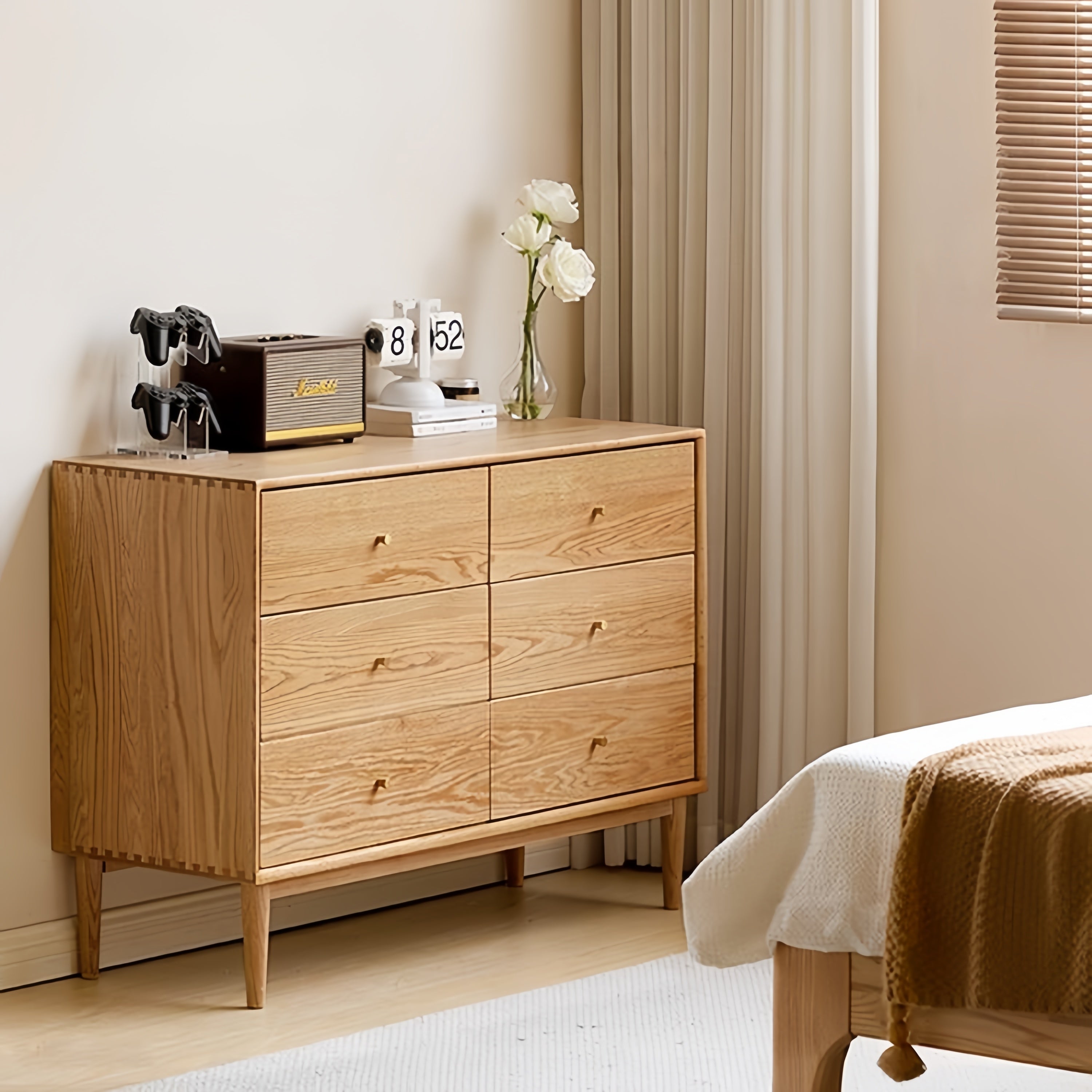 Luerzo Solid wood chest of drawers