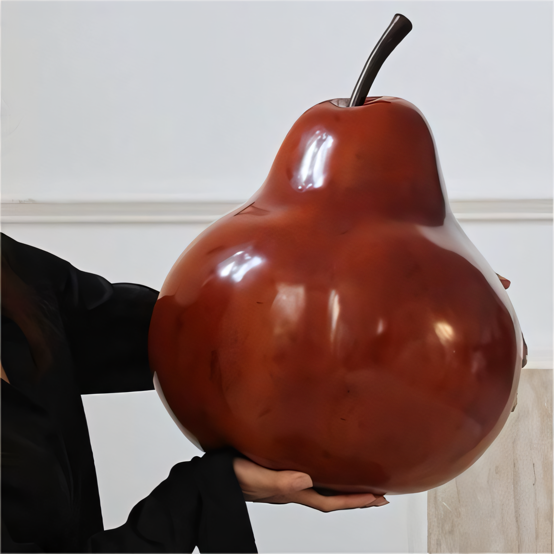 Jaren Peach-shaped resin decor