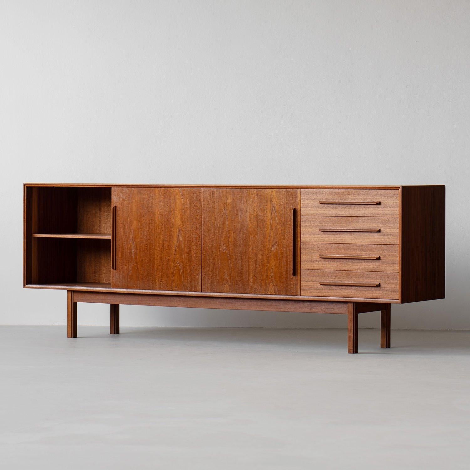 Ryzak Solid wood sideboard