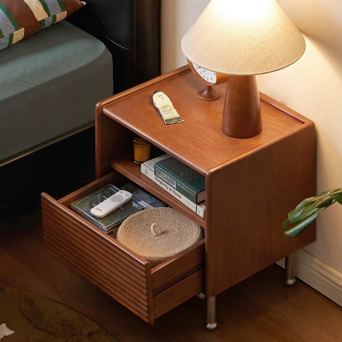 Mezzo 2pcs solid wood nightstands