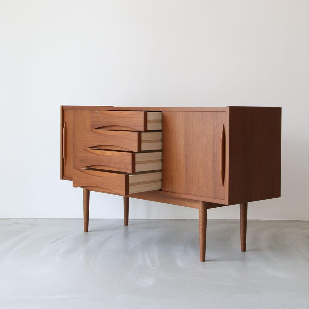 Phelor Solid wood sideboard