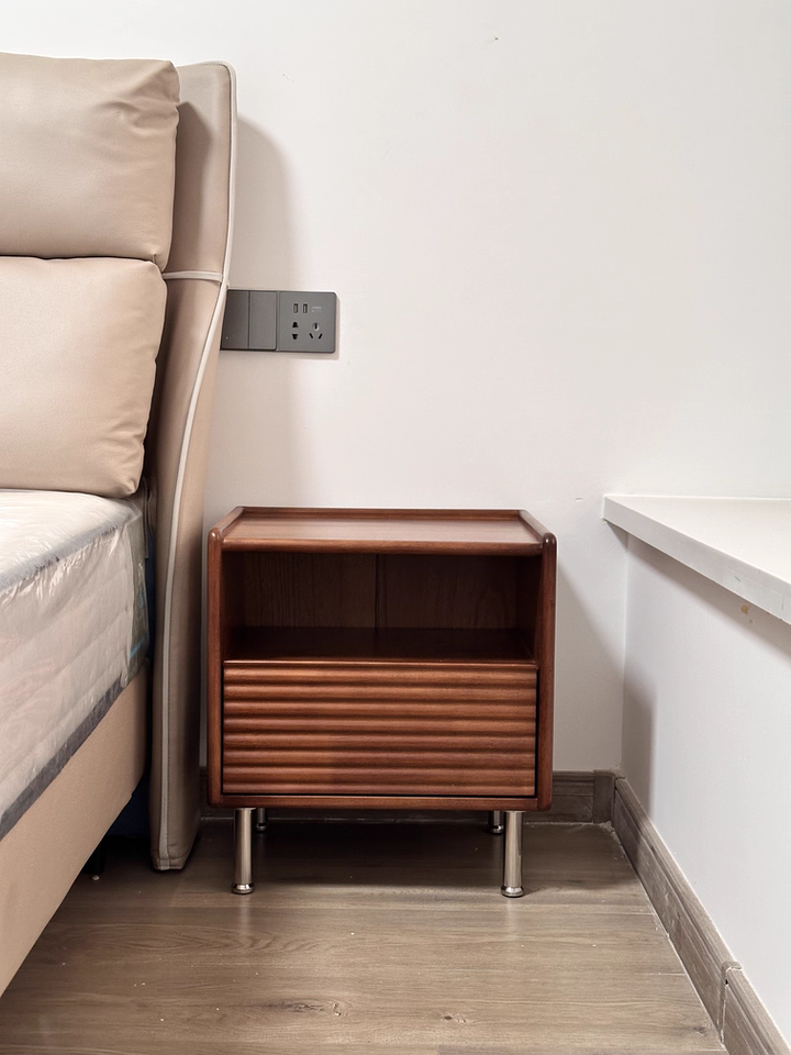 Mezzo 2pcs solid wood nightstands